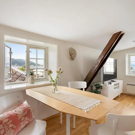 Fjord View By The Canal, Centre, Sleeps 4 Appartamento