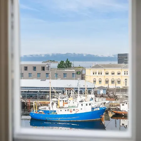 Fjord View By The Canal, Centre, Sleeps 4 Appartamento